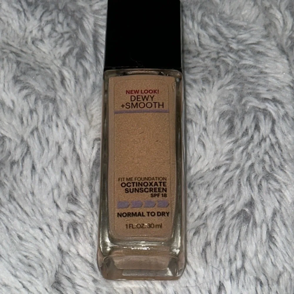 Maybelline Fit Me Foundation - Dewy + Smooth‎ Classic Ivory 120